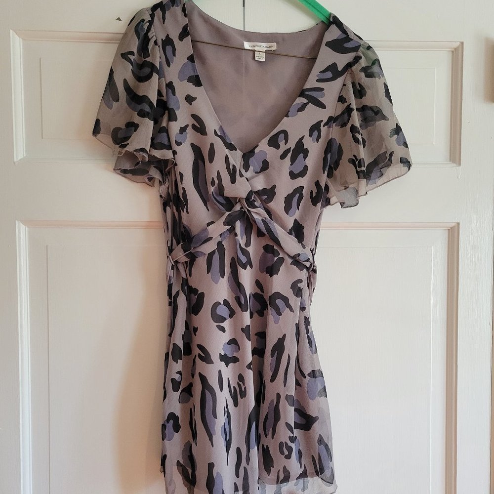 Ladies short sleeve top with tie